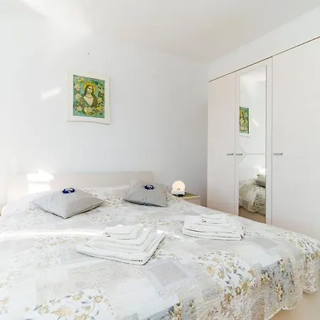 Apartament Canusa *